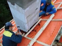 Következtetés kémény a tetőn keresztül