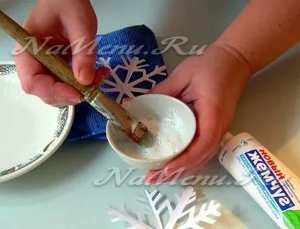 Cum de a desena un fulg de zăpadă pe cutie pasta de dinti