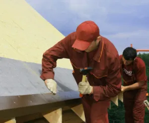 Cum de a face cornișele acoperișului unei case private pe cont propriu