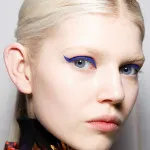 Hogyan hozzunk létre egy divatos make-up kifutón színű nyilak, szépség bennfentes