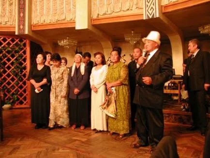 Kirgiz szokások és rituálék társított udvarlás, eljegyzés és az esküvő