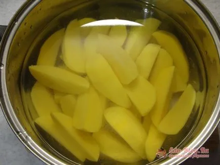 Картофени клинове в рецептата фурна със снимка