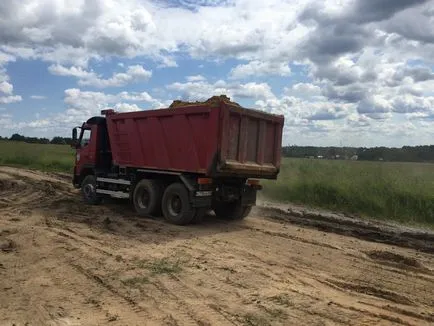 Karrier »konfliktus Lakinsk javítás M7 közúti dolgozók veszi homokot a kőbánya, ahol a helyi hatóságok