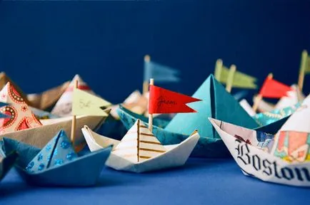 Origami barca din hârtie cu o diagramă modul de a face un catarg cu o velă și trâmbițele pentru copii