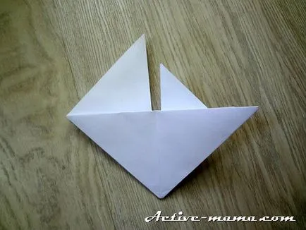 Origami barca din hârtie cu o diagramă modul de a face un catarg cu o velă și trâmbițele pentru copii