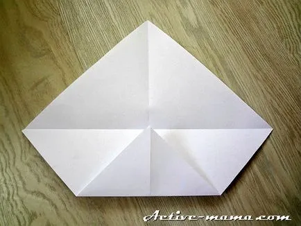 Origami barca din hârtie cu o diagramă modul de a face un catarg cu o velă și trâmbițele pentru copii