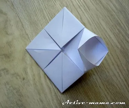 Origami barca din hârtie cu o diagramă modul de a face un catarg cu o velă și trâmbițele pentru copii