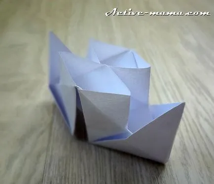 Origami barca din hârtie cu o diagramă modul de a face un catarg cu o velă și trâmbițele pentru copii