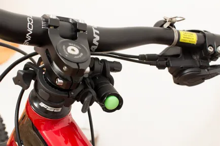 Rögzítés fenix alb-10 a lámpa a kerékpárkormány