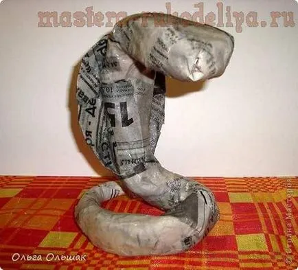 master-class pe șarpe negru papier-mache