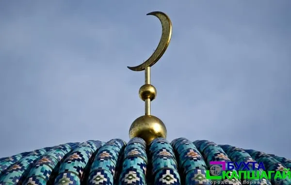 Дойде Рамадан или Рамадан - свещения мюсюлмански месец