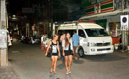 A helyzet Pattaya e turisták gyalog éjjel