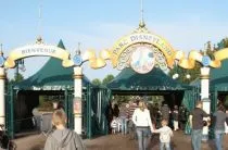 Nyaralás gyerekekkel a Disneyland költsége, ahol vásárolni