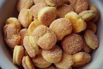 A cookie-k tejföl - recept egy gyors és egyszerű desszert