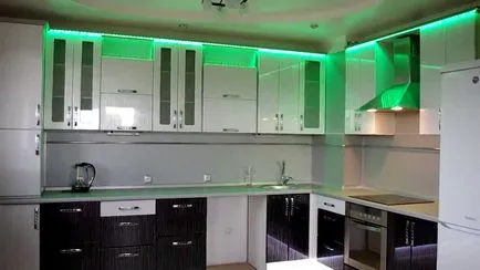 Iluminare din spate bucătărie, masă și șorț, tavan și masa cu LED-uri de iluminat panglică