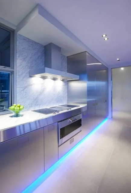 Iluminare din spate bucătărie, masă și șorț, tavan și masa cu LED-uri de iluminat panglică