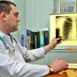 Pneumonia dreapta fata-verso într-un tratat copil rădăcină, focal, polysegmental, lobare