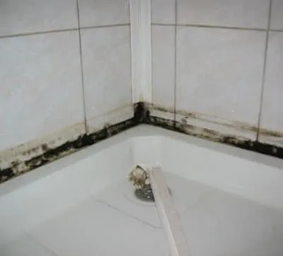 Megfelelő szellőzés a fürdőszobában - egy példa a készülék