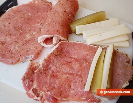 Валцована свинско филе със сирене и краставици, месни ястия, брилянтен готвене - рецепти за вкусна и