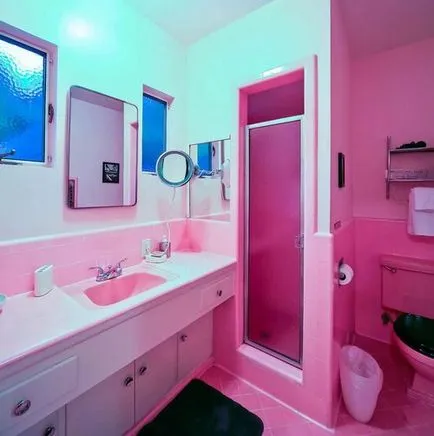 Rózsaszín fürdőszoba belsőépítészeti színes fénykép