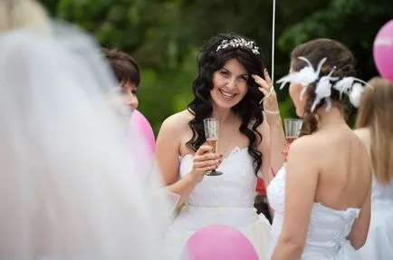 Runaway Bride cosmopolită - Voronezh, autorii luciu de școală