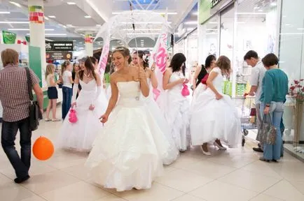 Runaway Bride cosmopolită - Voronezh, autorii luciu de școală