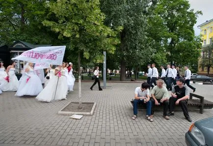 Runaway Bride cosmopolită - Voronezh, autorii luciu de școală