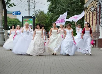 Runaway Bride cosmopolită - Voronezh, autorii luciu de școală