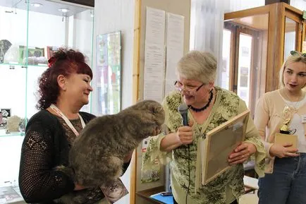 Cat crema societății au adunat în Bobruisk Exhibition Hall, Bobruisk