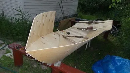 Изграждане лодки баракуди с ръце на Som на проекта