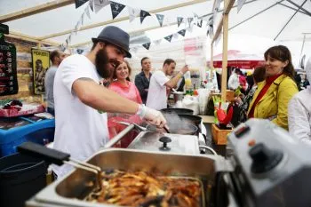 Tranzacționare pe festivaluri ca o modalitate de a face bani face bani