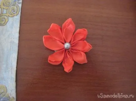 Декорация в кадър техника kanzashi