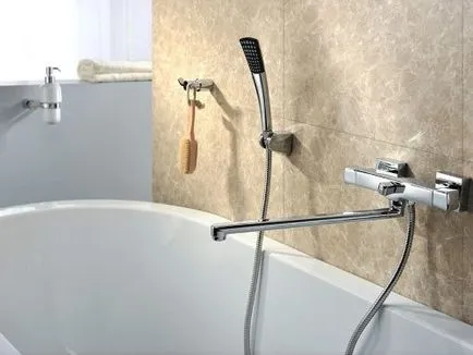 A magasság a mixer a fürdő felett a zuhany normál típusú telepítési funkciók