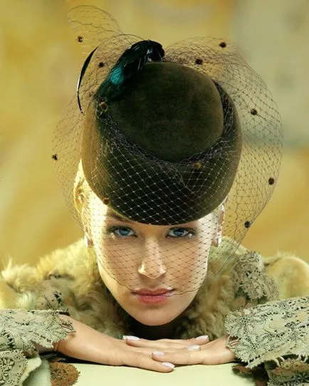 Дамски шапка - не просто някаква декорация на жените мисли