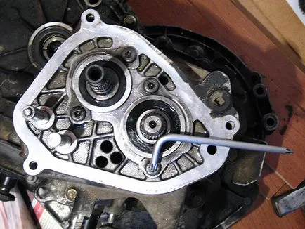 Фото отчет за демонтаж ръчна трансмисия - Peugeot 206 клуба