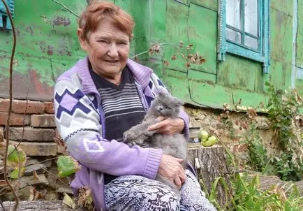 Мъдрата жена на чудесата на село шепа лекува рак и води приятелство с сладки - прекрасни хора - Новини