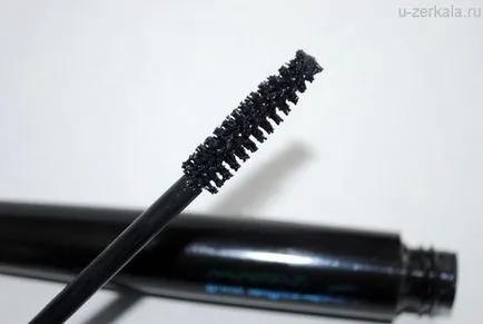 Avon Удължаване Mascara изкушаващо да цвят тенденция огромни усилия в сянката на черно