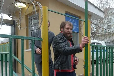 ММА боец ​​Александър Emelianenko излезе от затвора под гаранция