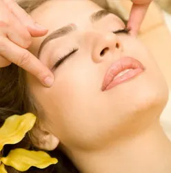 curățare facială la cosmeticiana