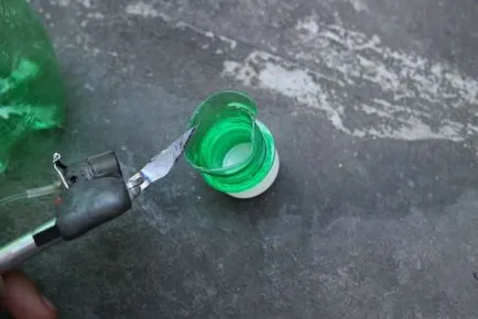 Készítsen egy „tüzes” kést vágás műanyag
