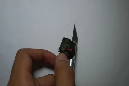 Készítsen egy „tüzes” kést vágás műanyag