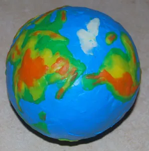 Globe agyag kezével fotó