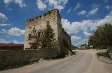 Mergem în izvoare Satan, stânci, mănăstirea