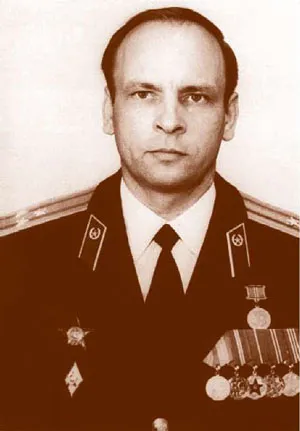 Română Erou Romanov Anatoliy Aleksandrovich (p