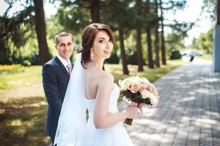 Погледнете и двете, или защо сватбен фотограф се нуждае две, експертни съвети