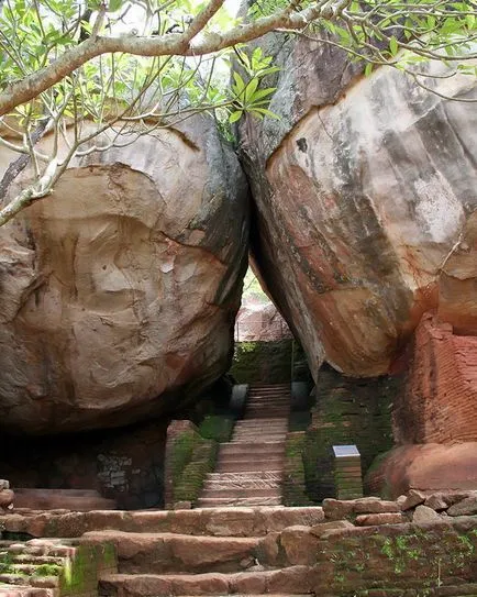 A Mount Sigiriya (sigiriya) vagy oroszlán szikla sziget Srí Lanka