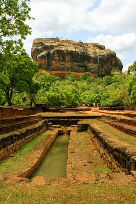 Mount Sigiriya (Sigiriya) leu sau piatra de pe insula Sri Lanka