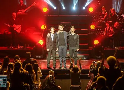 Il volo dificil să se concentreze pe muzica, atunci când fetele arunca pe scena lenjerie de corp, Buna ziua!