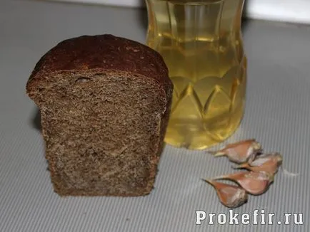 Barna kenyér pirítós fokhagymával egy serpenyőben - egy recept fotó (5 receptek)