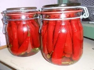 Hogyan tartsuk forró paprika a téli otthon a hűtőben friss